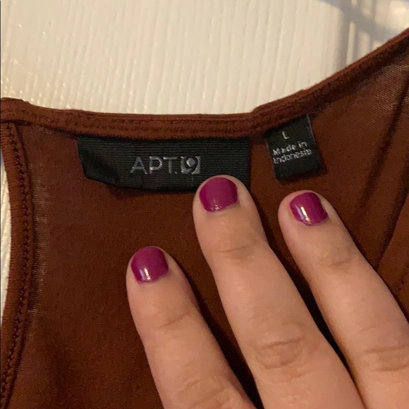 🌎 2/$18 Apt 9 tank size L - Picture 2 of 4